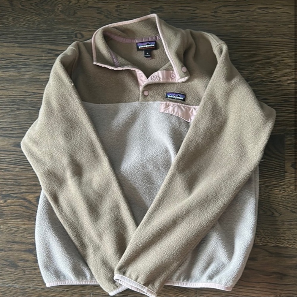 Patagonia Tan and Cream Fleece Pullover